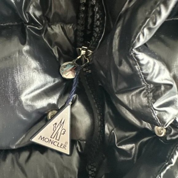 Moncler Maya 70 Jacket in Black – Down Jacket - Picture 3 of 5